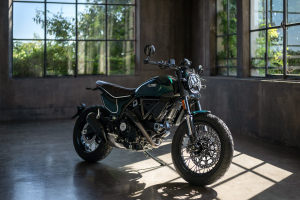 Een nieuwe Emerald Green kleurstelling voor de Nightshift, het post-heritage icoon van de Ducati Scrambler familie.