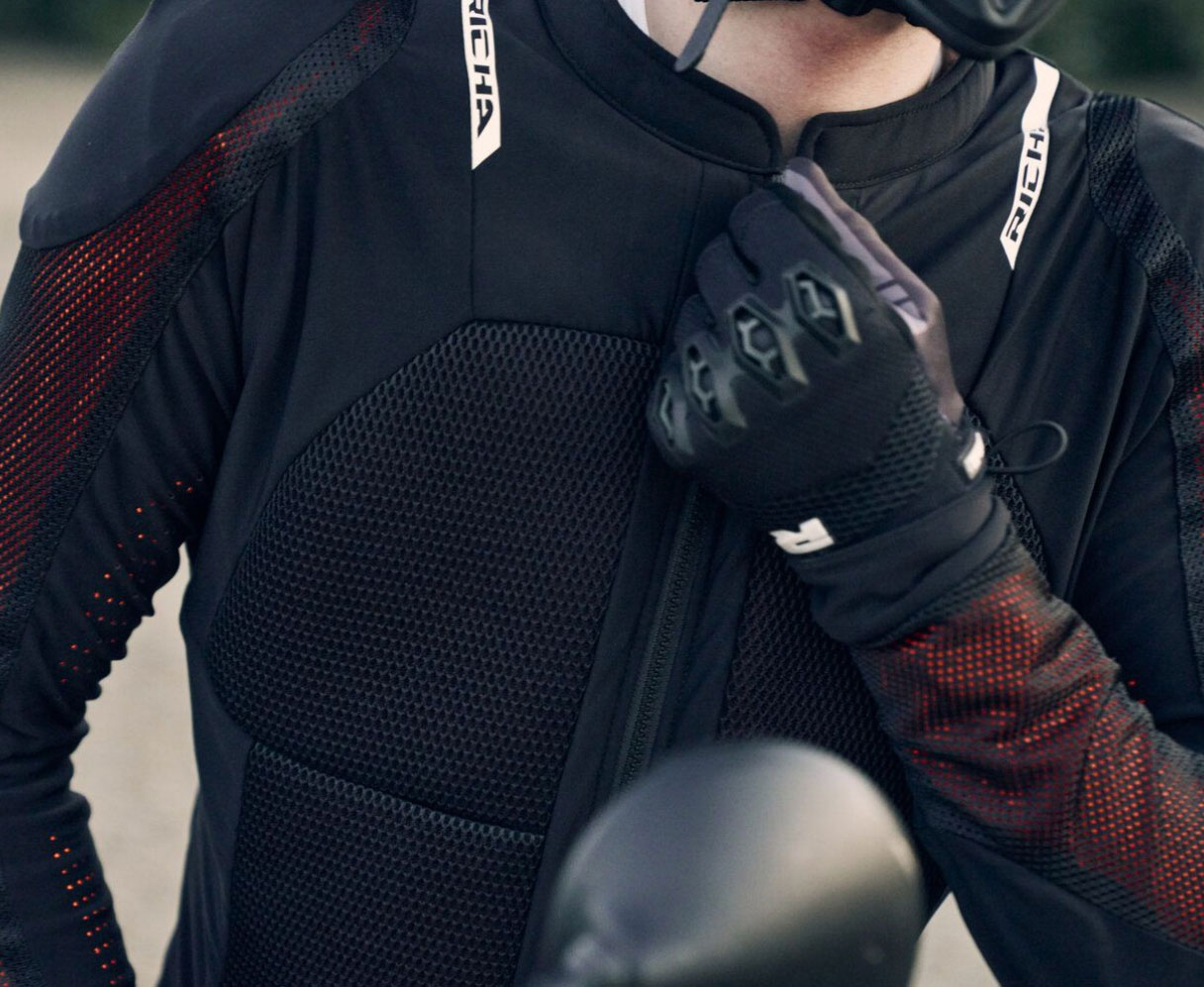 Doorwaaikleding bij Moto Hippo